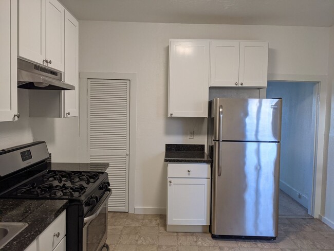 Building Photo - 632