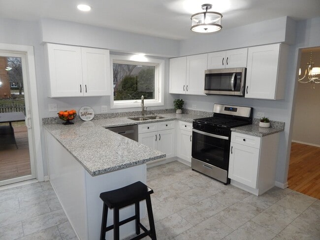 Building Photo - 2812 Springdale Cir