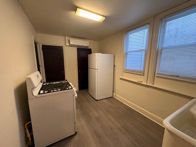 Building Photo - 115 S Duke St