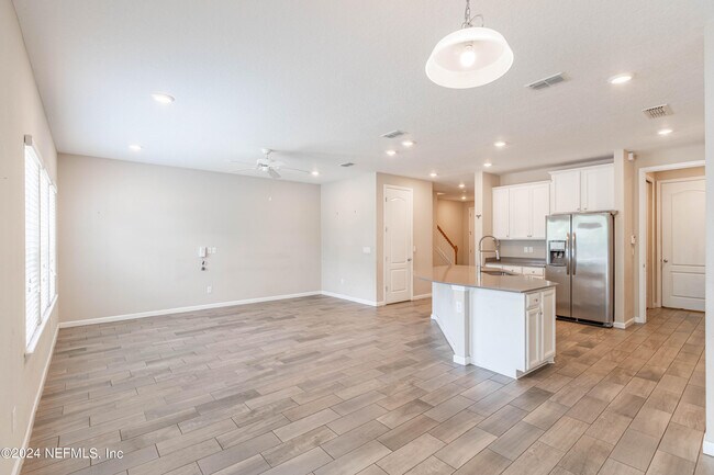 Building Photo - 2733 Caroline Hills Dr