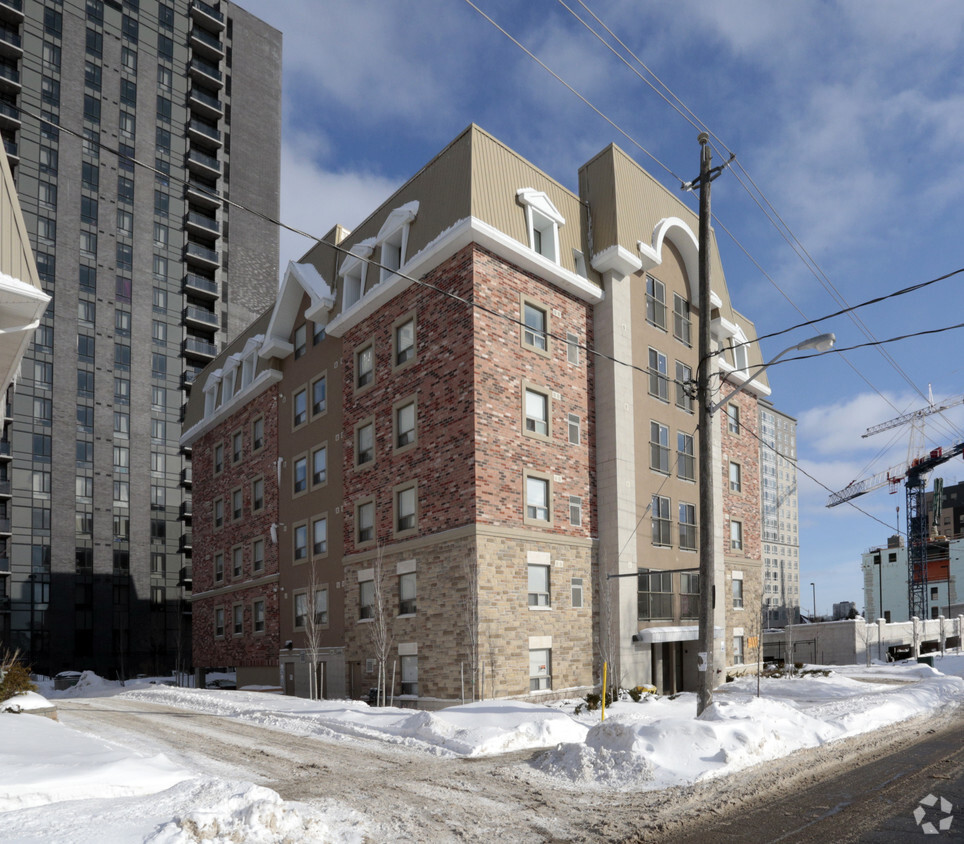 Building Photo - 330 Spruce St