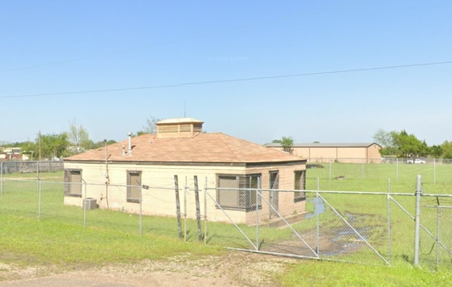 Building Photo - 1901 S Business 45