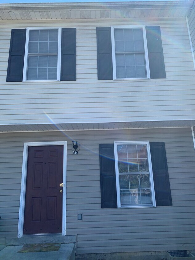 Foto principal - 3 Bedroom 2.5 Half Bath Townhouse