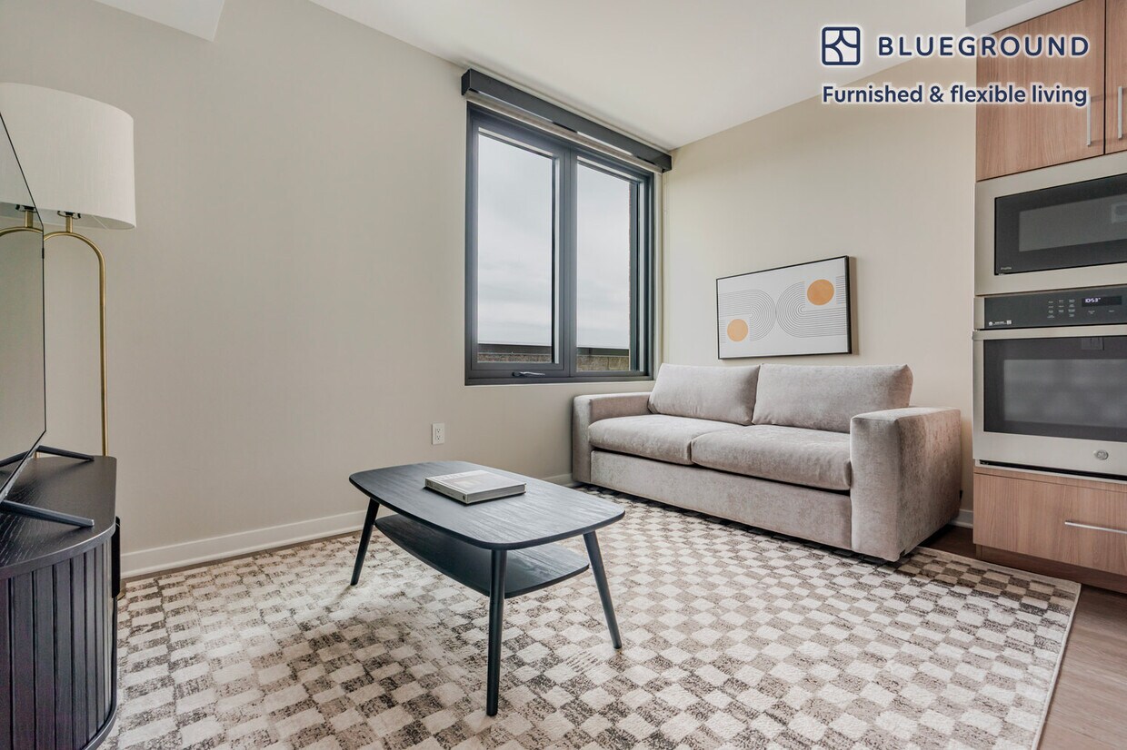 Foto principal - 3275 Washington Blvd