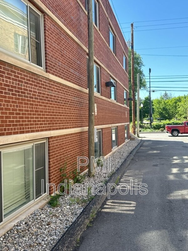 Foto del edificio - 5824 E Washington St
