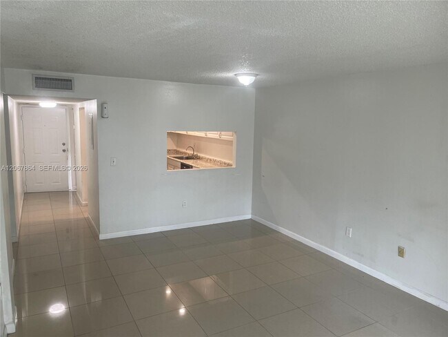 Foto del edificio - 10000 NW 80th Ct