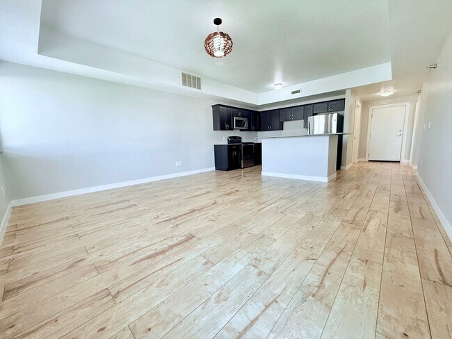 Foto del edificio - 221 E 5th St