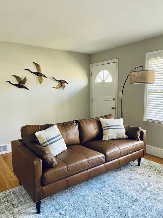 Foto del edificio - 267 Crepe Myrtle Cir