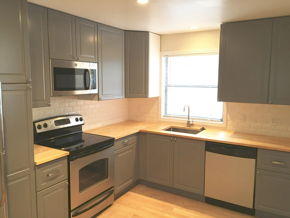 14422 Cuando Dr, Chesterfield, MO 63017 Apartments in Chesterfield