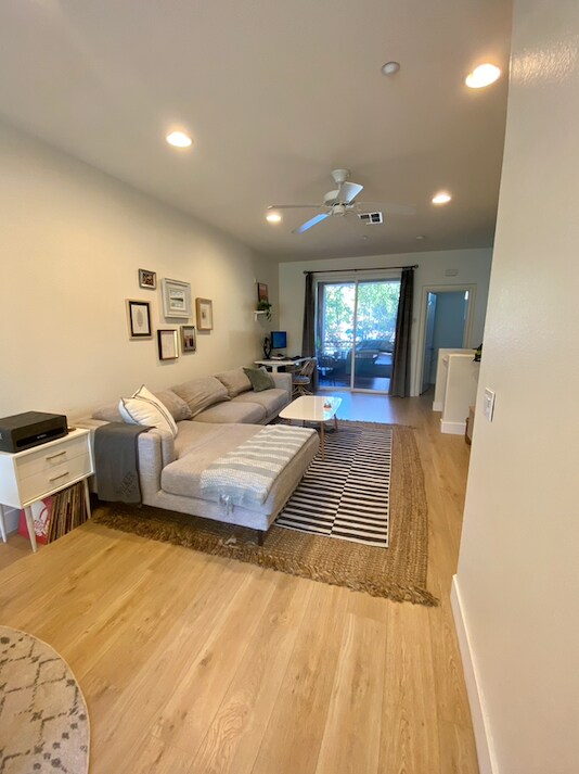 Foto del edificio - 1363 Abbey Ln