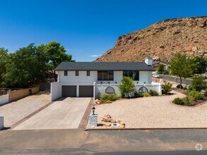 Building Photo - 3204 S Bloomington Dr W