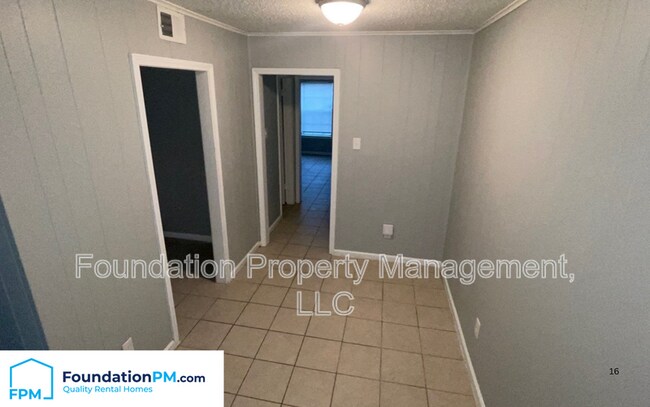 Building Photo - 2100 Vollintine Ave