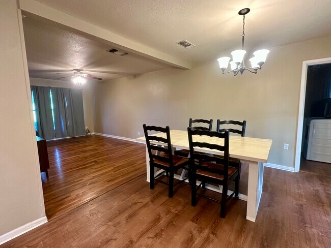 Foto del edificio - 1316 Eastview Dr