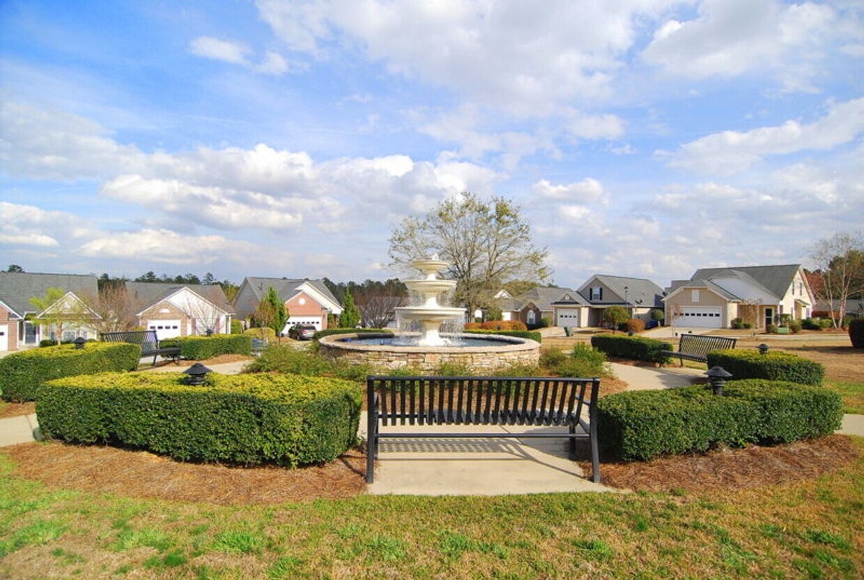 Foto del edificio - TWO BEDROOM GARDEN HOME IN GATED COMMUNITY