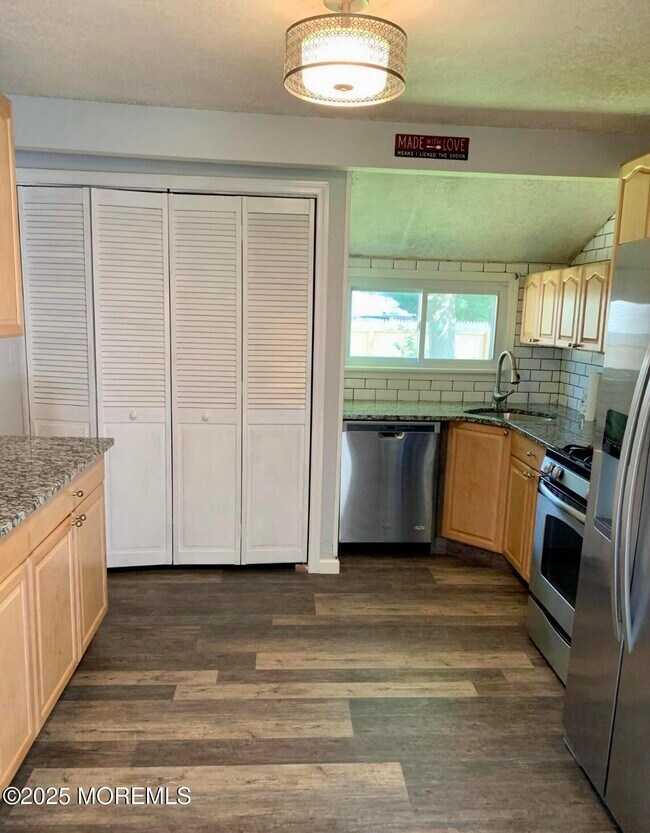 Foto del edificio - 10 Oakwood Drive