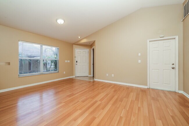 Foto del edificio - 6708 Summer Haven Dr