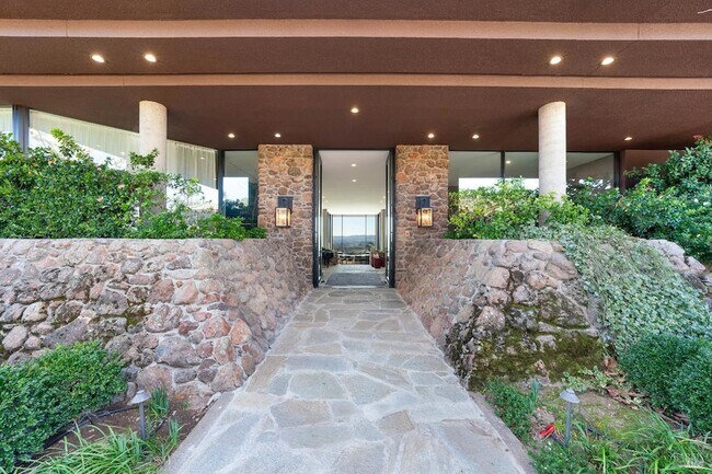 Foto del edificio - 2100 Old Soda Springs Rd