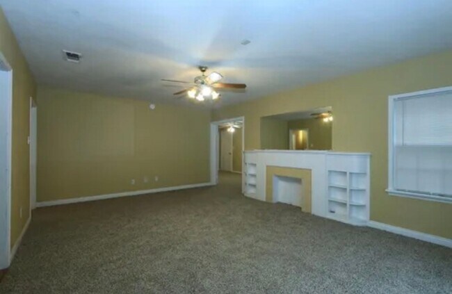 Foto del edificio - 4 bedrooms 2 Bath