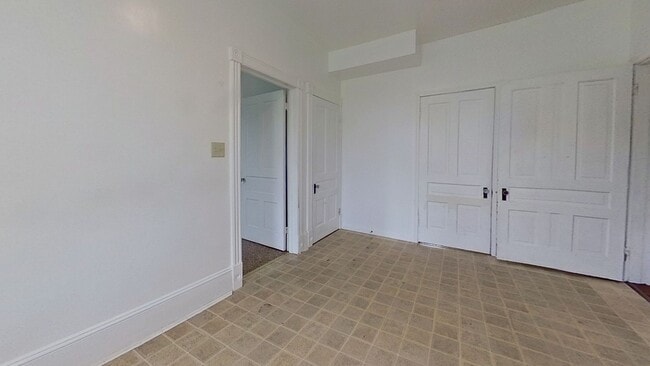 Building Photo - 2801 Bridgeview Rd