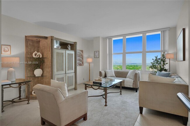 Foto del edificio - 4747 Collins Ave