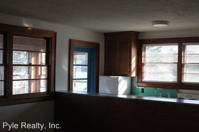 Building Photo - 106 70th St