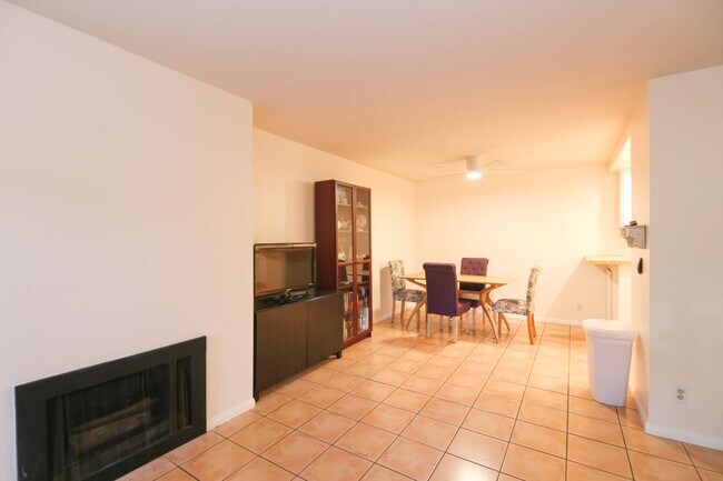 Foto del edificio - 6915 Quail Pl
