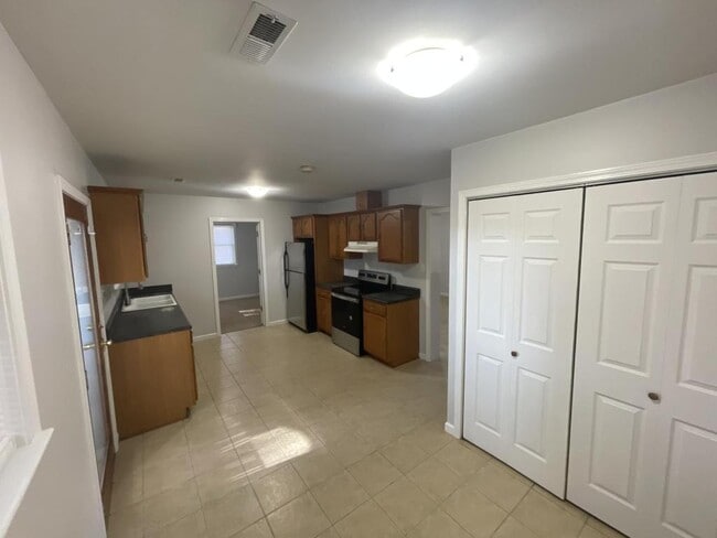 Building Photo - 7443 Rennert Rd