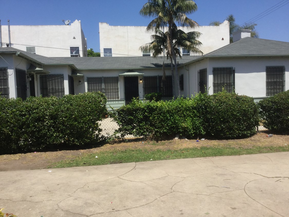 Foto principal - Montclair Complex