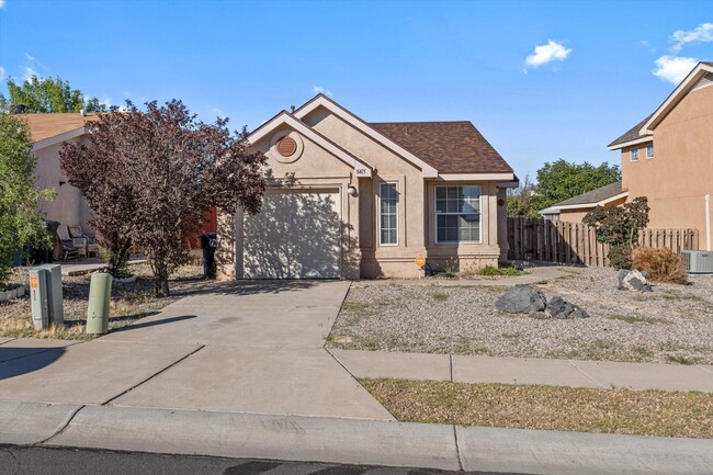 Foto del edificio - 8415 Cedarcroft Rd NW