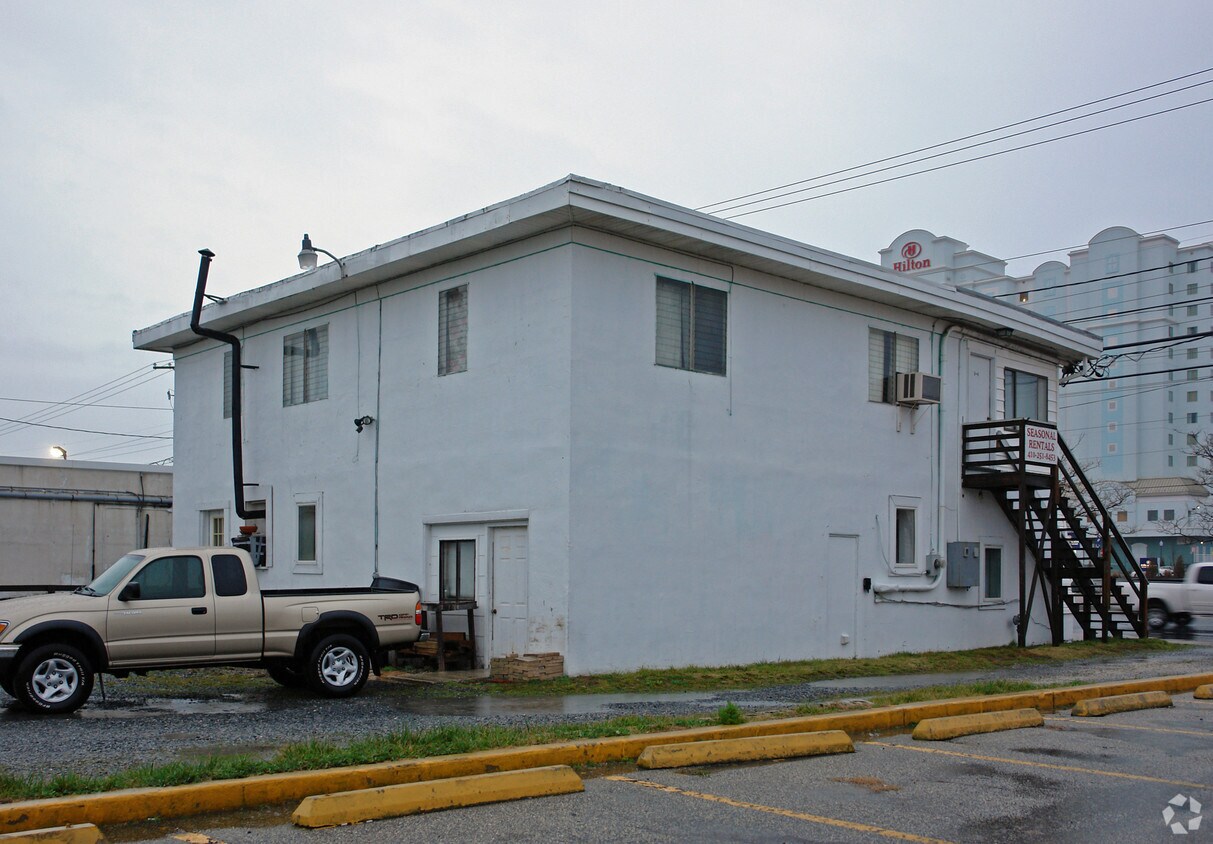 Building Photo - Noreaster Apartments