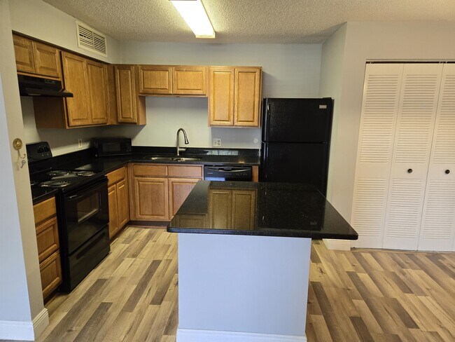 Foto del edificio - 370 Lake Placid Ct