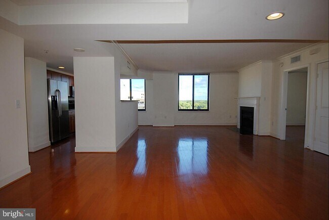 Building Photo - 1220 N Fillmore St