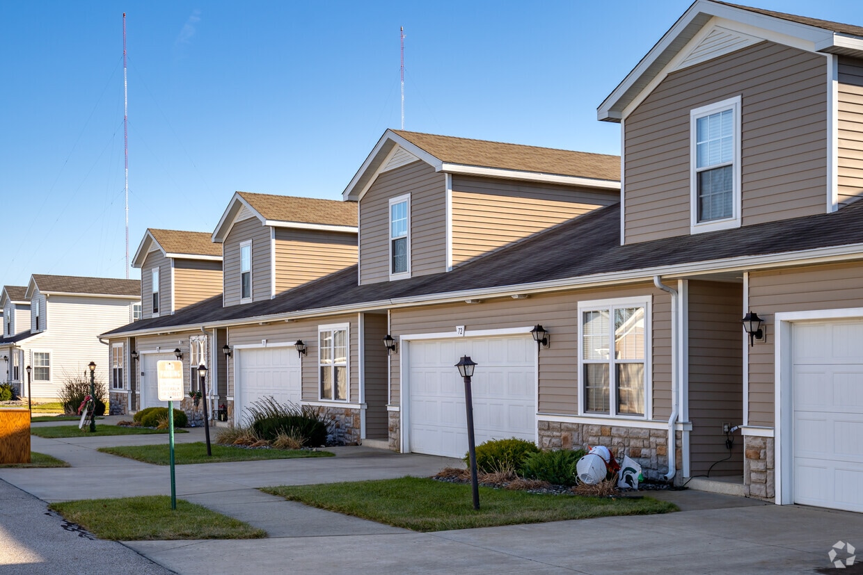 Woodland Creek Townhomes Saginaw, MI Apartments 2770 Freeland