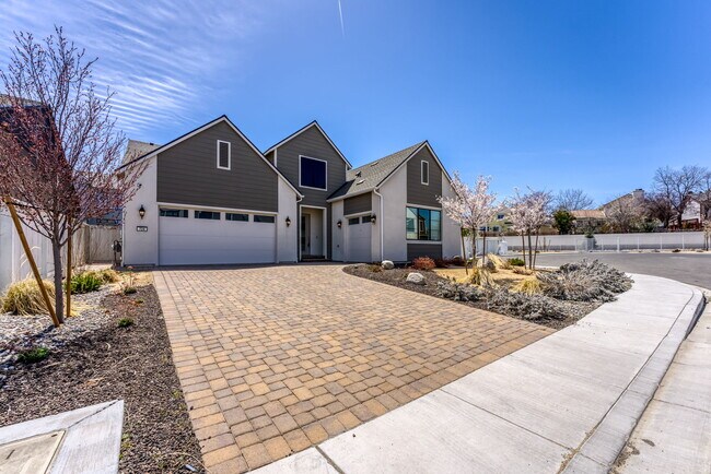 Building Photo - 724 W Pleasant Oak Trl