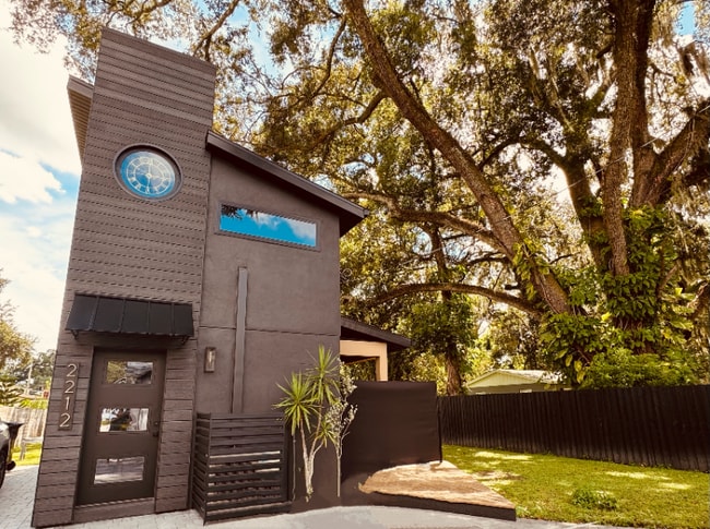 Building Photo - 2212 Henderson Dr