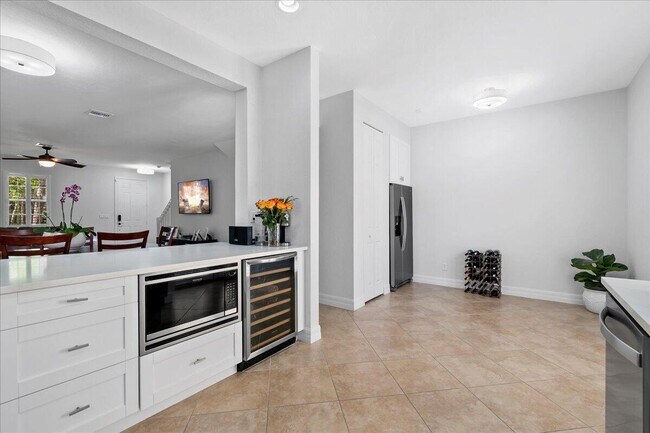 Building Photo - 251 Edenberry Ave