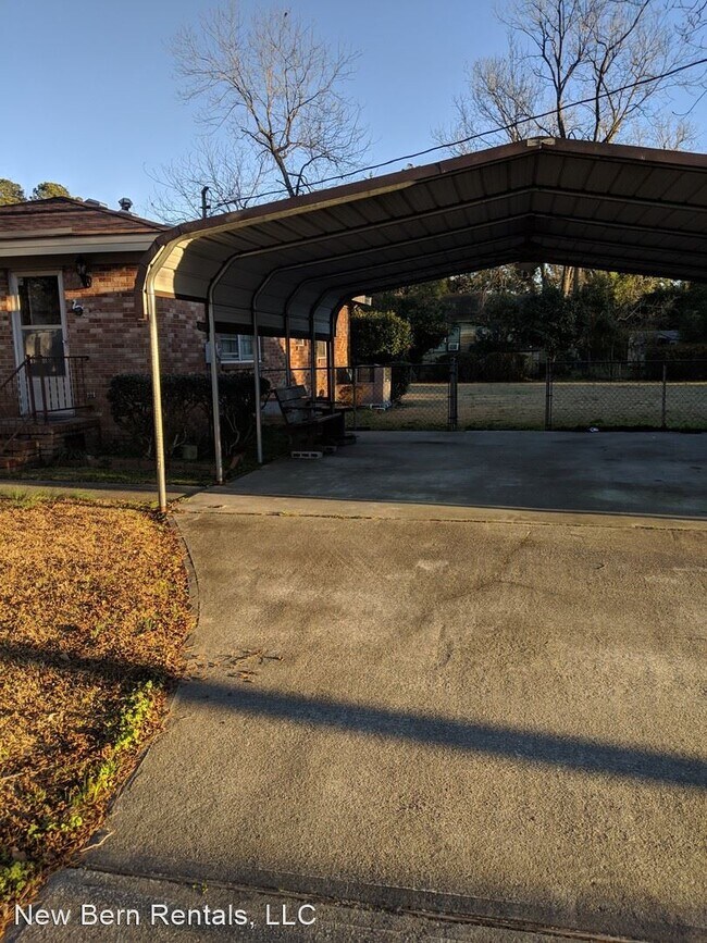 Building Photo - 3 br, 1.5 bath House - 1713 Wilmington St