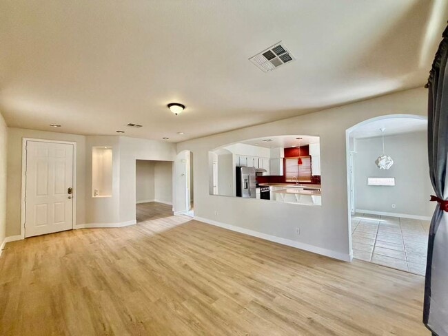 Foto del edificio - Beautiful and well-maintained two-story home in summerlin
