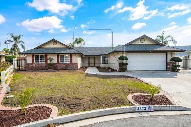 Foto del edificio - Spacious 4 Bed/2 Bath Home On Quiet Cul-de...
