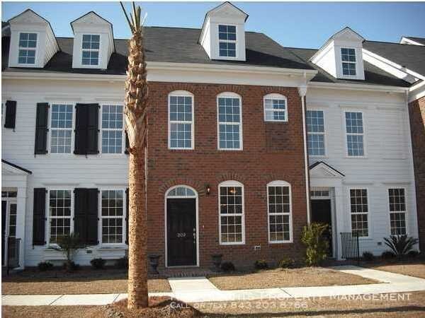 Building Photo - 808 Rue Drive