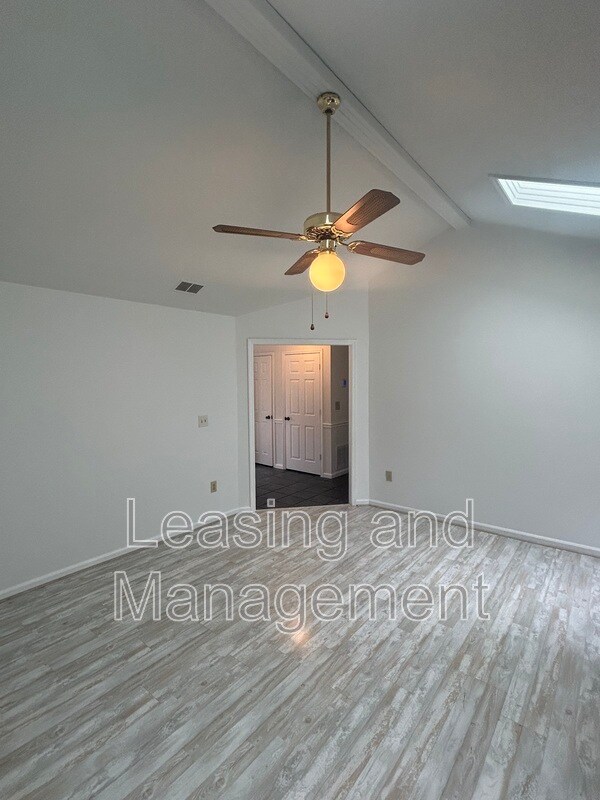 Foto del edificio - 7744 Rosin Dr