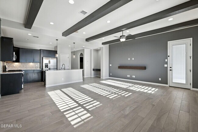 Foto del edificio - 221 Epsom Dr