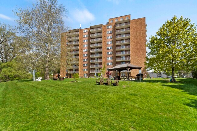 Photo du bâtiment - Thames Park Tower Apartments