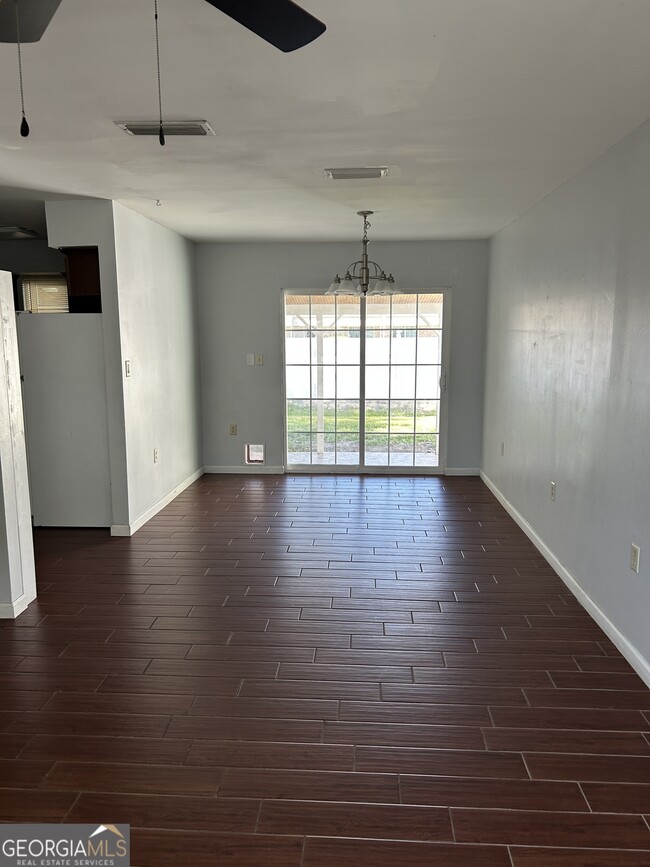 Foto del edificio - 542 Chateau Cir