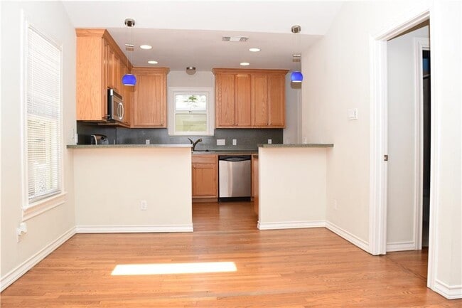Building Photo - 801 Newman Dr