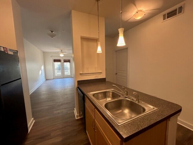 Center Breakfast Bar - 2020 5th Ave S