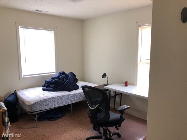 Building Photo - 3 br, 2 bath Apartment - 400 Willard Dr