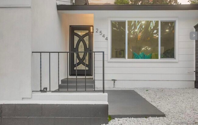 Building Photo - 2544 Arnott St