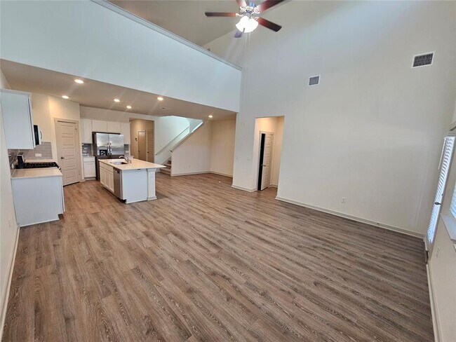 Building Photo - 13809 Mcarthur Dr