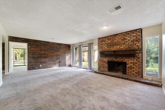 Building Photo - 15919 Golf Club Dr